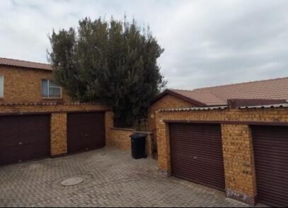 3 Bedroom Apartment / Flat for Sale in Honeypark