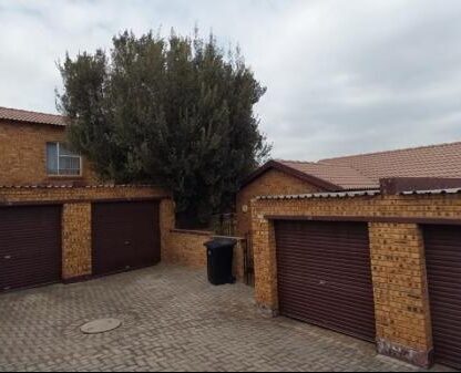 3 Bedroom Apartment / Flat for Sale in Honeypark